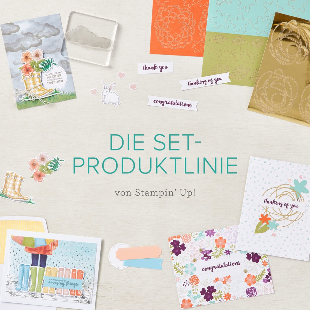 Ein Werbebild mit Beispielkarten aus den Stampin' Up! Projektsets "Bei jedem Wetter" und "Blütenworte". Es liegen Karten und Aufkleber sowie Etiketten und ein Acrylblock mit montiertem Stempel herum.