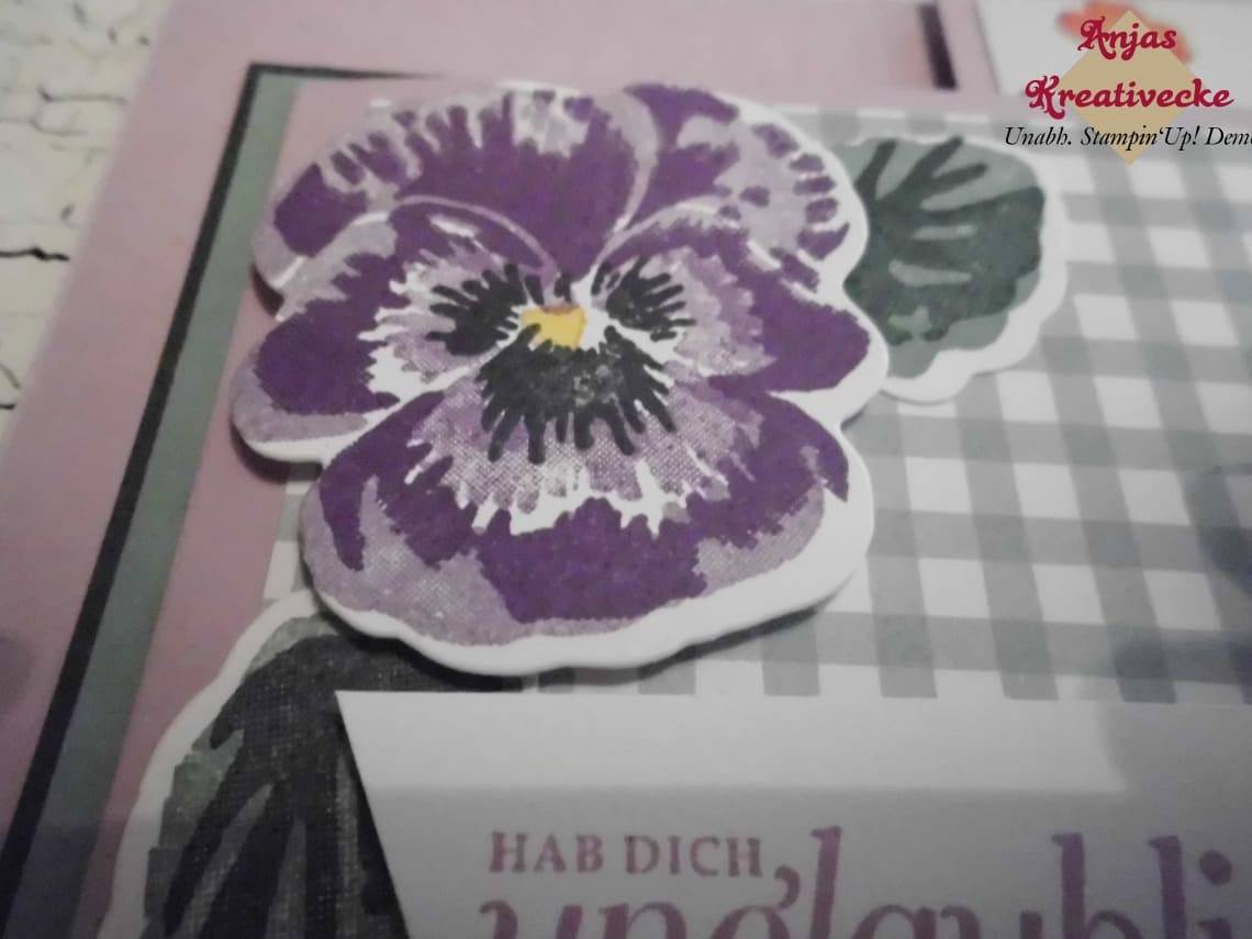 Karte Stiefmuetterchen Muttertag Vorderseite Detail Blume links