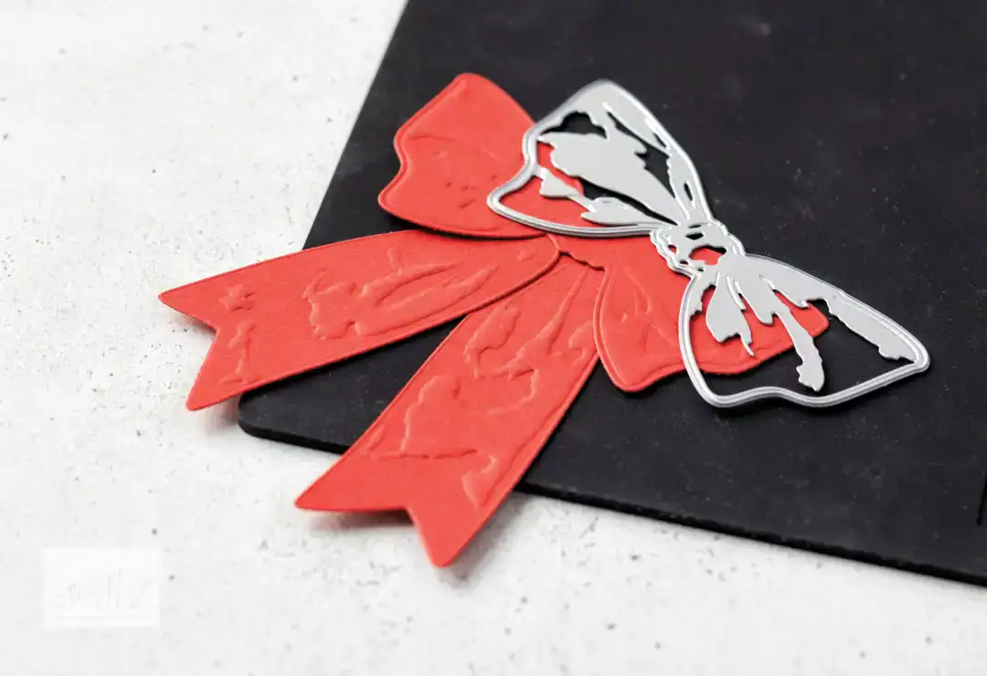 Verpackung der Stampin’-Up!-Stanzformen „Beautifully Celebrated“ mit silbernen Stanzen