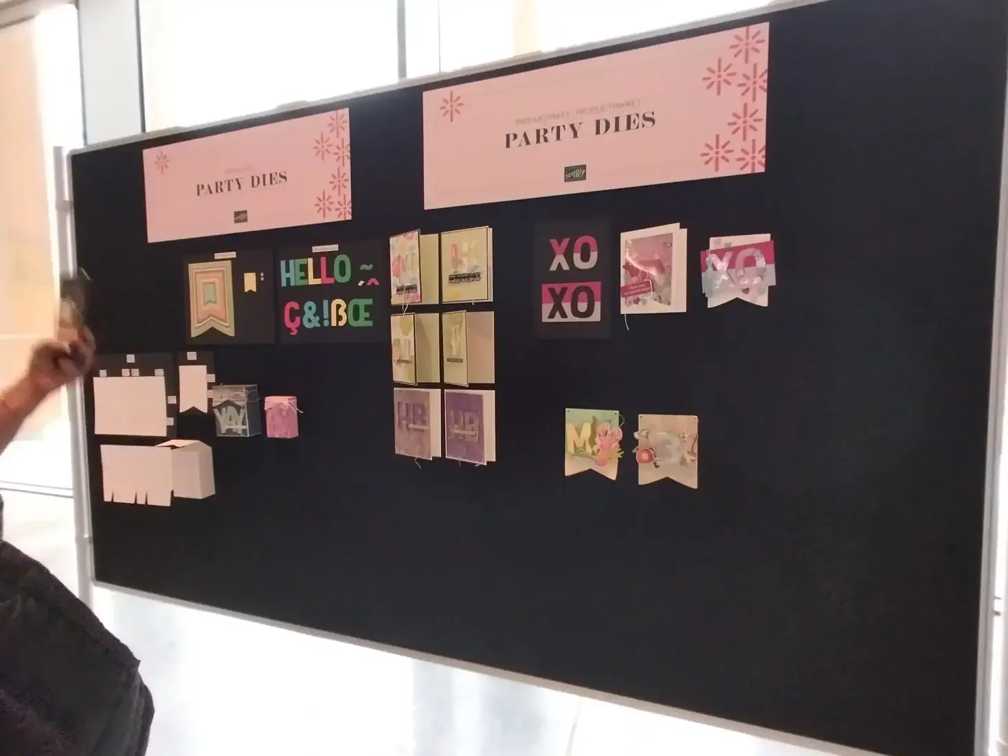 OnStage 2025 in Straßburg Schauwand mit Beispielen zum Produktpaket "Party-Stanzformen"